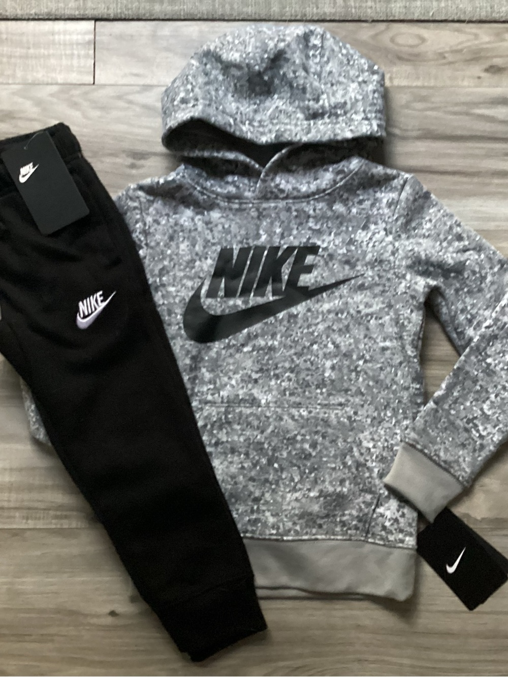 Nike boys Hoodie & Black Joggers size 4(NWT) ~PRICE FIRM, NO OFFERS~